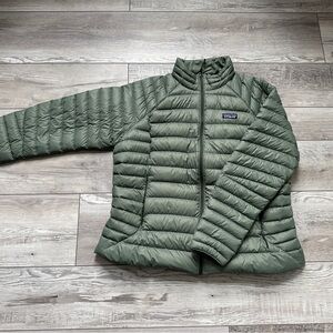 Patagonia down jacket - green - NWOT